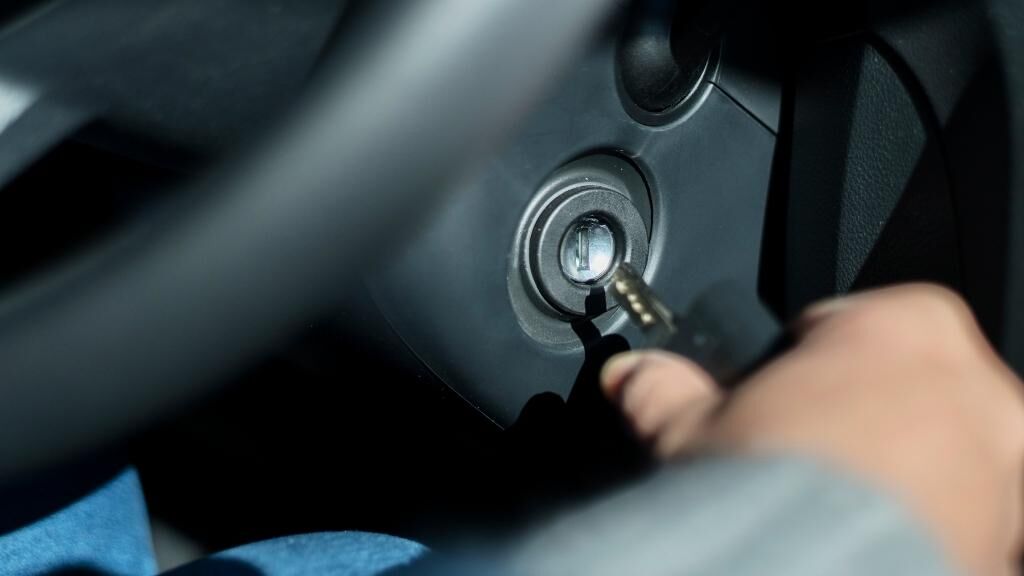 Car Lock Key Pasadena CA - South Pasadena Lock - How to Replace a Faulty Ignition Switch in Your Car put car key in car lock